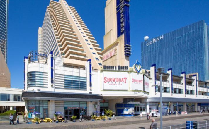 Cozysuites At Showboat Spacious 2br 3ba Ocean Front Apartment